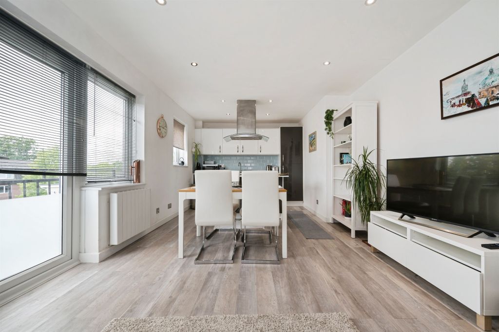 Additional image 3 of 2 bed flat for saleWaterloo Road, Southampton SO15