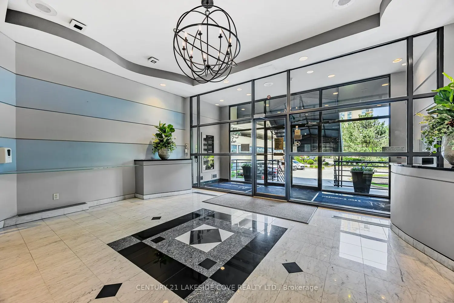 75 Ellen Street 711 photo 3
