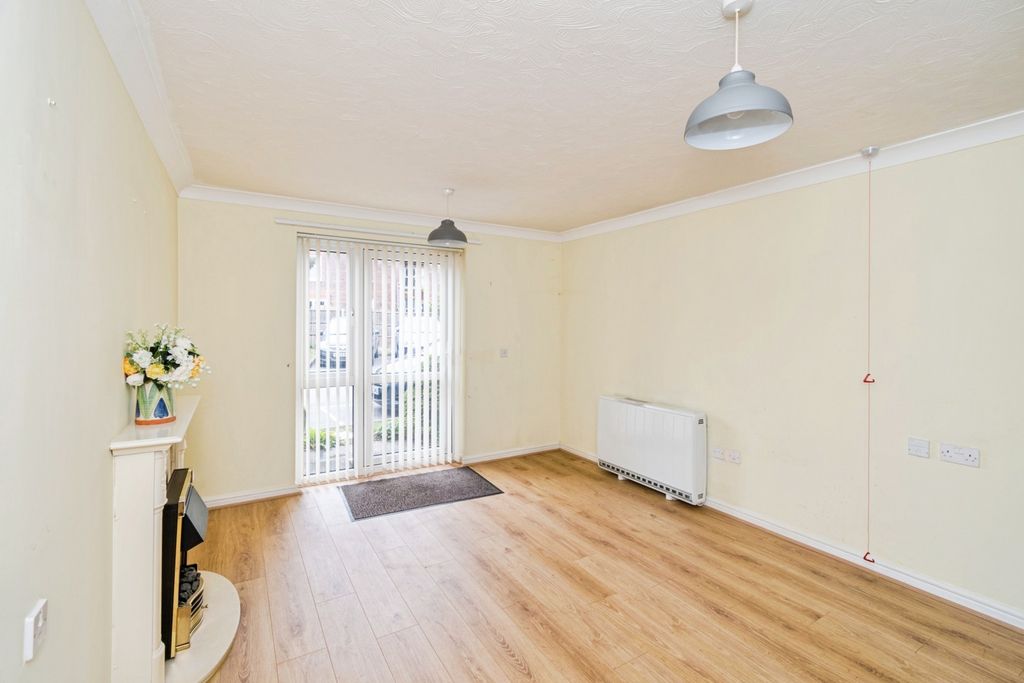 Additional image 2 of 2 bed flat for saleOakley Road, Southampton, Hampshire SO16