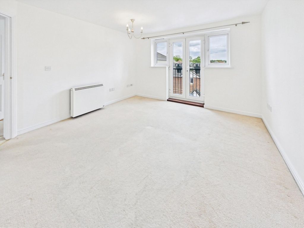 2 bed flat for saleLangstaff Way, Southampton SO18 photo 4