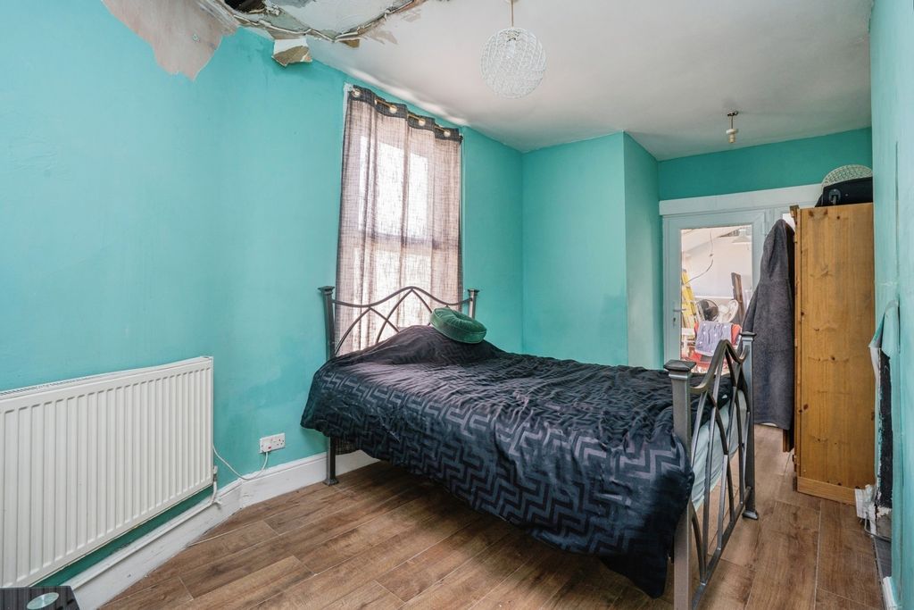 Additional image 7 of 2 bed property for saleGladys Avenue, Portsmouth, Hampshire PO2