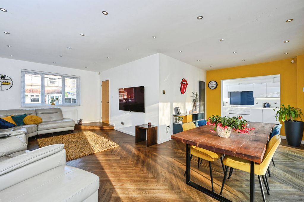 Additional image 2 of 4 bed detached house for salePalatine Close, Wigan WN3
