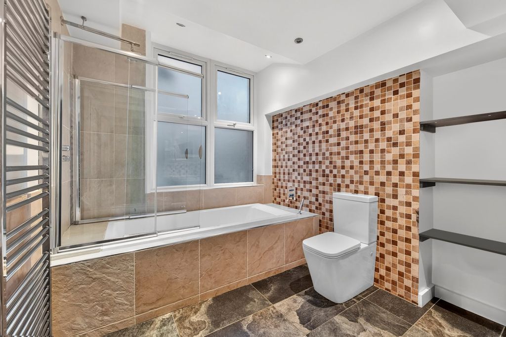 Additional image 7 of 2 bed flat for saleMontague Road, Richmond TW10