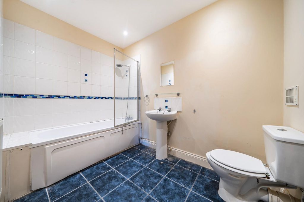 Additional image 13 of 2 bed flat for saleLondon Road, Portsmouth PO2