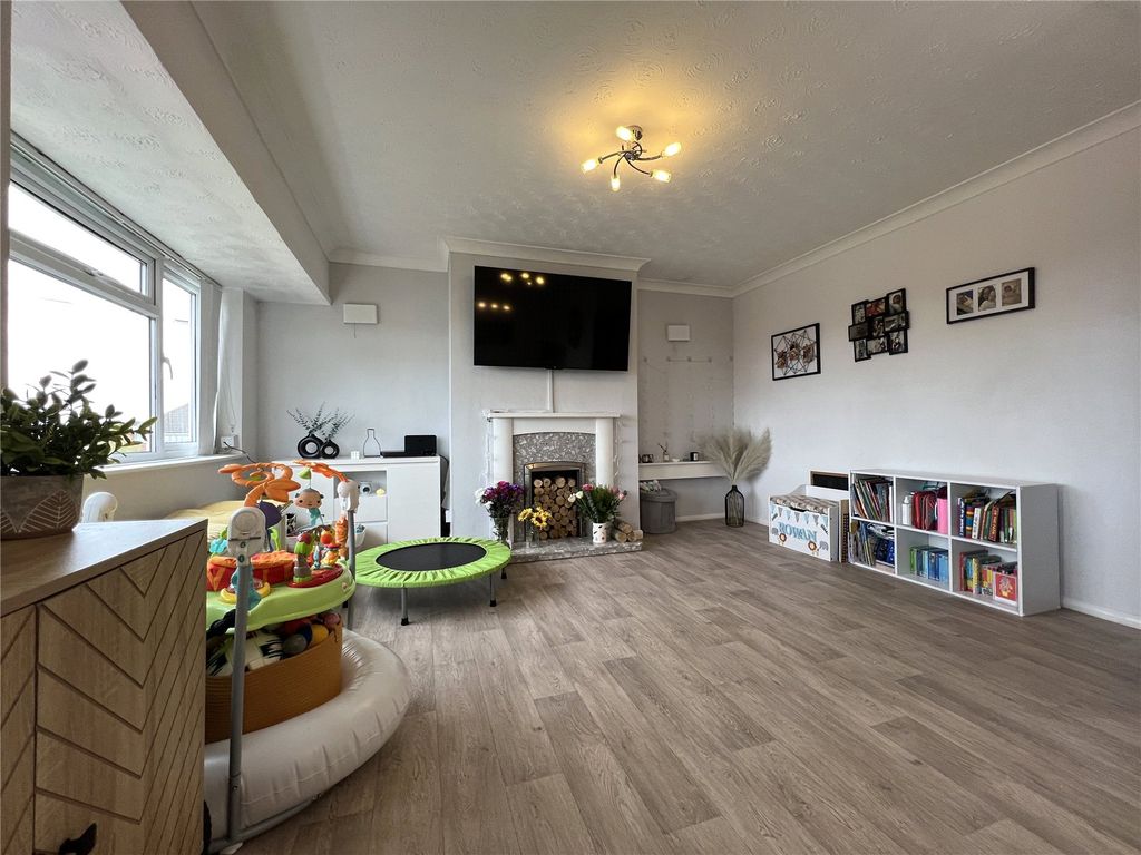 2 bed flat for salePickering Road, Trench, Telford, Shropshire TF2 photo 4