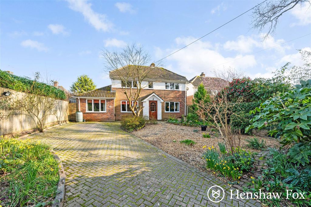 3 bed detached house for saleHorns Drove, Rownhams, Hampshire SO16