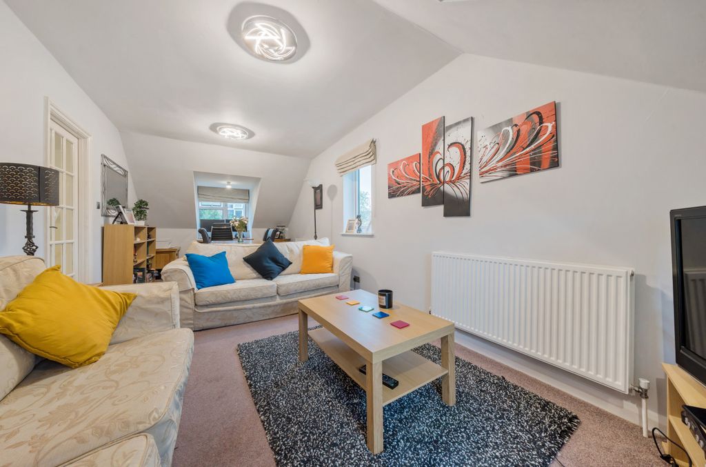 Additional image 2 of 3 bed maisonette for saleOsborne Road, Wokingham, Berkshire RG40