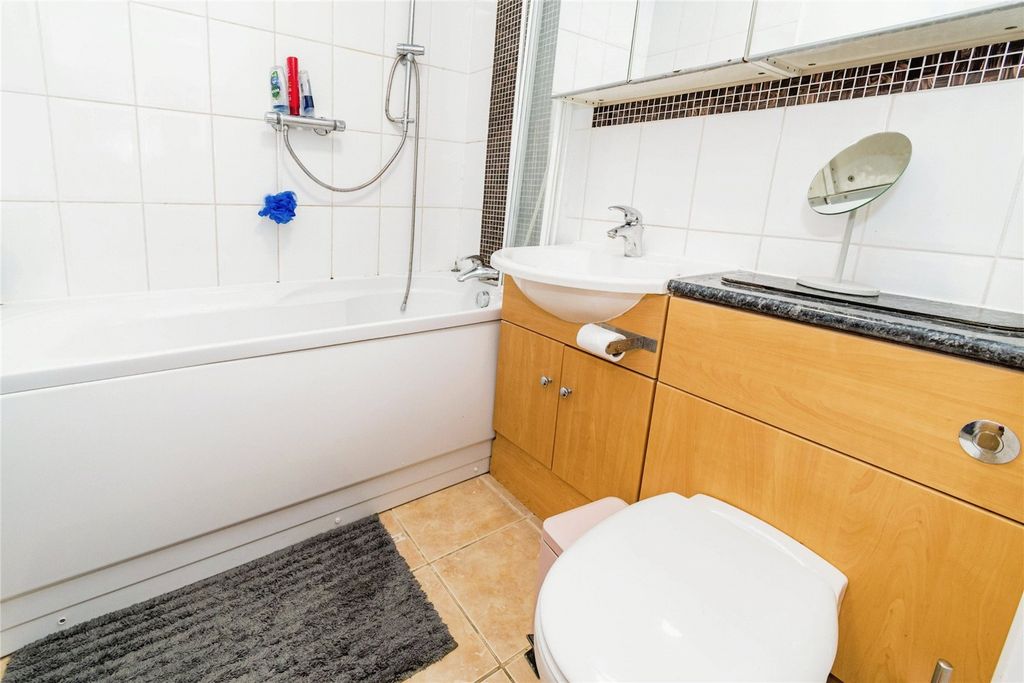 Additional image 9 of 2 bed flat for saleSilverdale Road, Southampton, Hampshire SO15