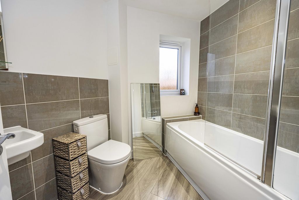 Additional image 14 of 3 bed semi-detached house for saleWoolsthorpe Close, Melton Mowbray LE13