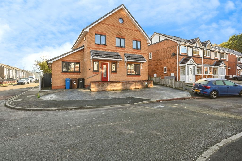4 bed detached house for salePalatine Close, Wigan WN3