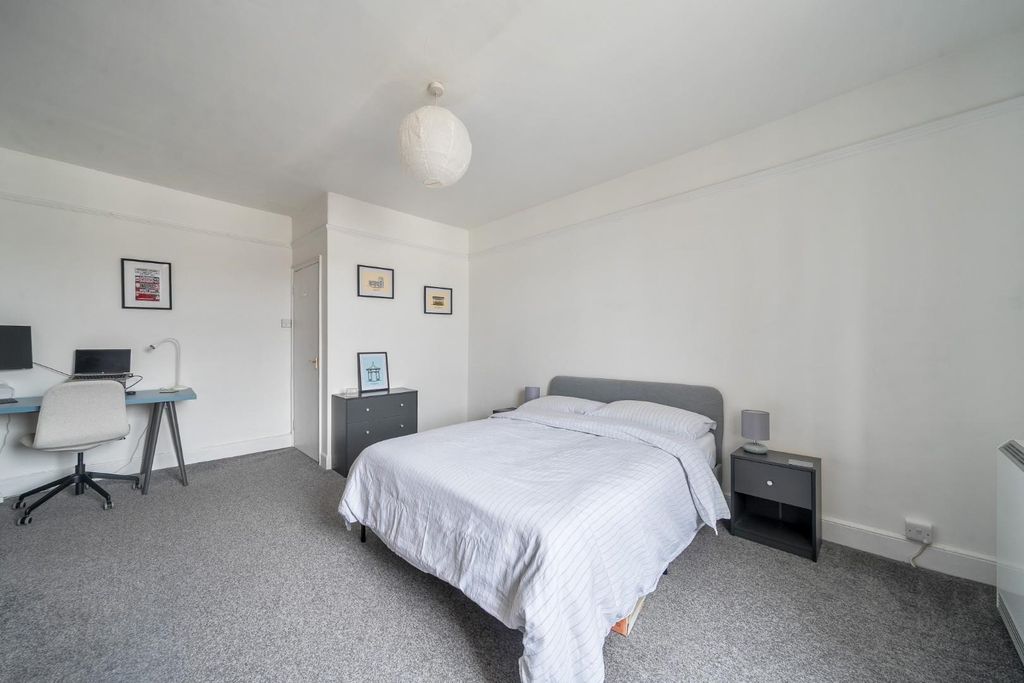 Additional image 5 of 2 bed flat for saleHigh Street, Portsmouth PO1