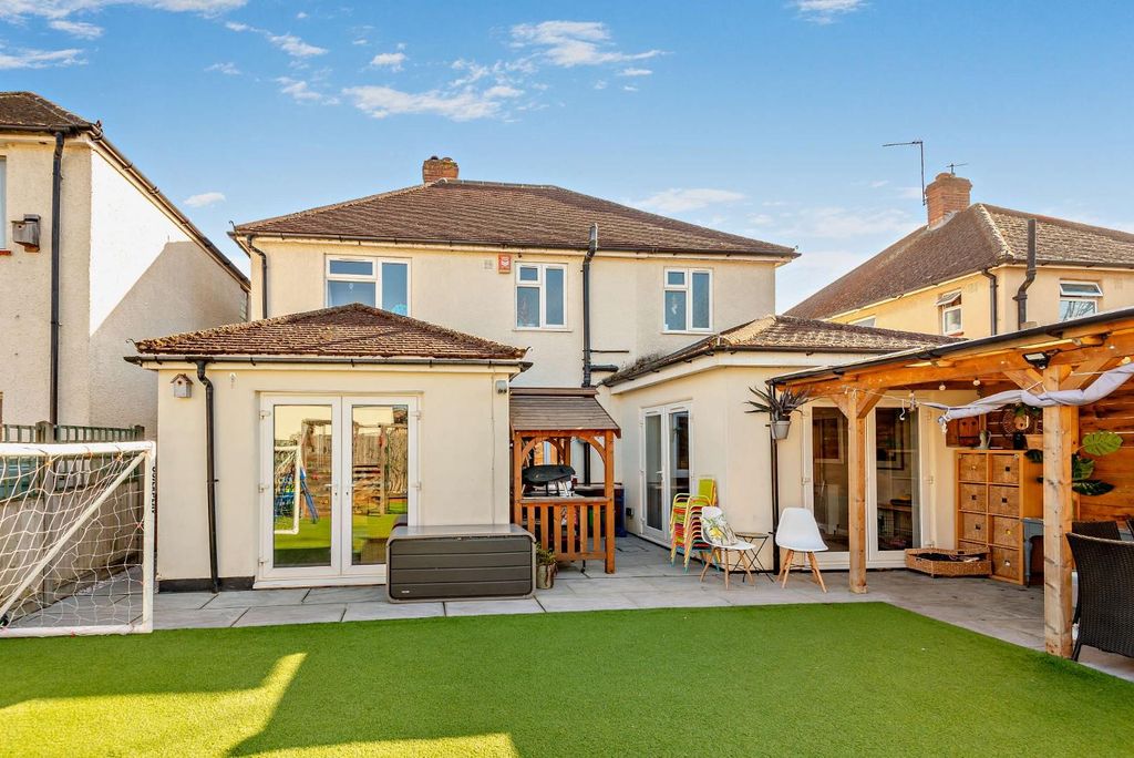 Additional image 31 of 5 bed detached house for saleFontmell Park, Ashford TW15