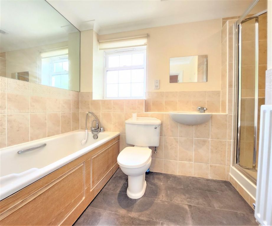 Additional image 8 of 2 bed flat for saleFinchampstead Road, Wokingham RG40