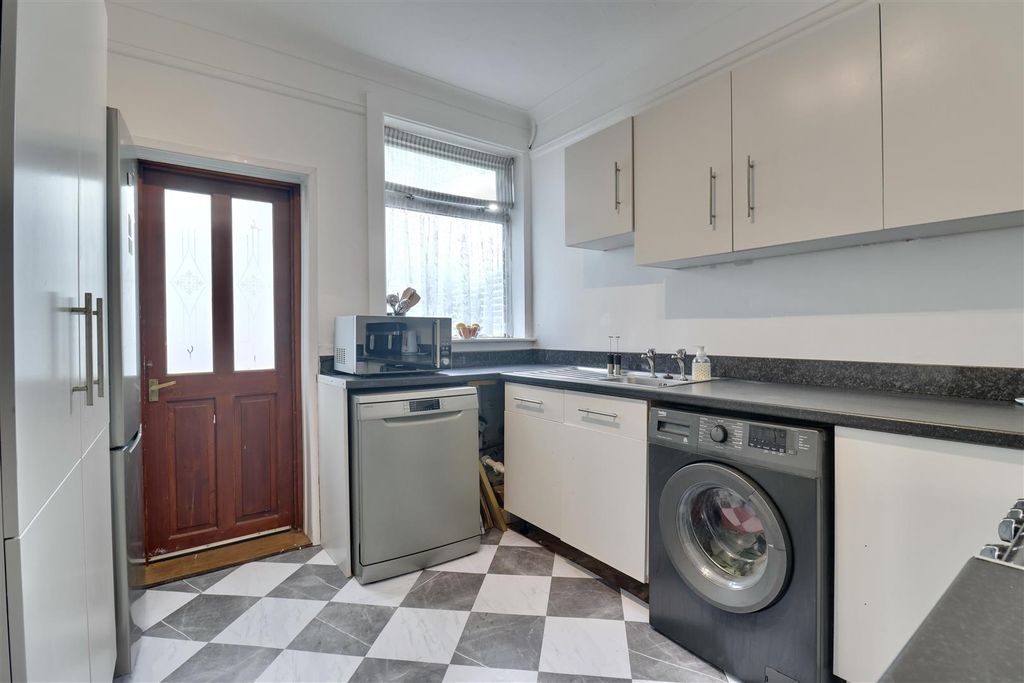 Additional image 14 of 3 bed property for saleDover Road, Portsmouth PO3