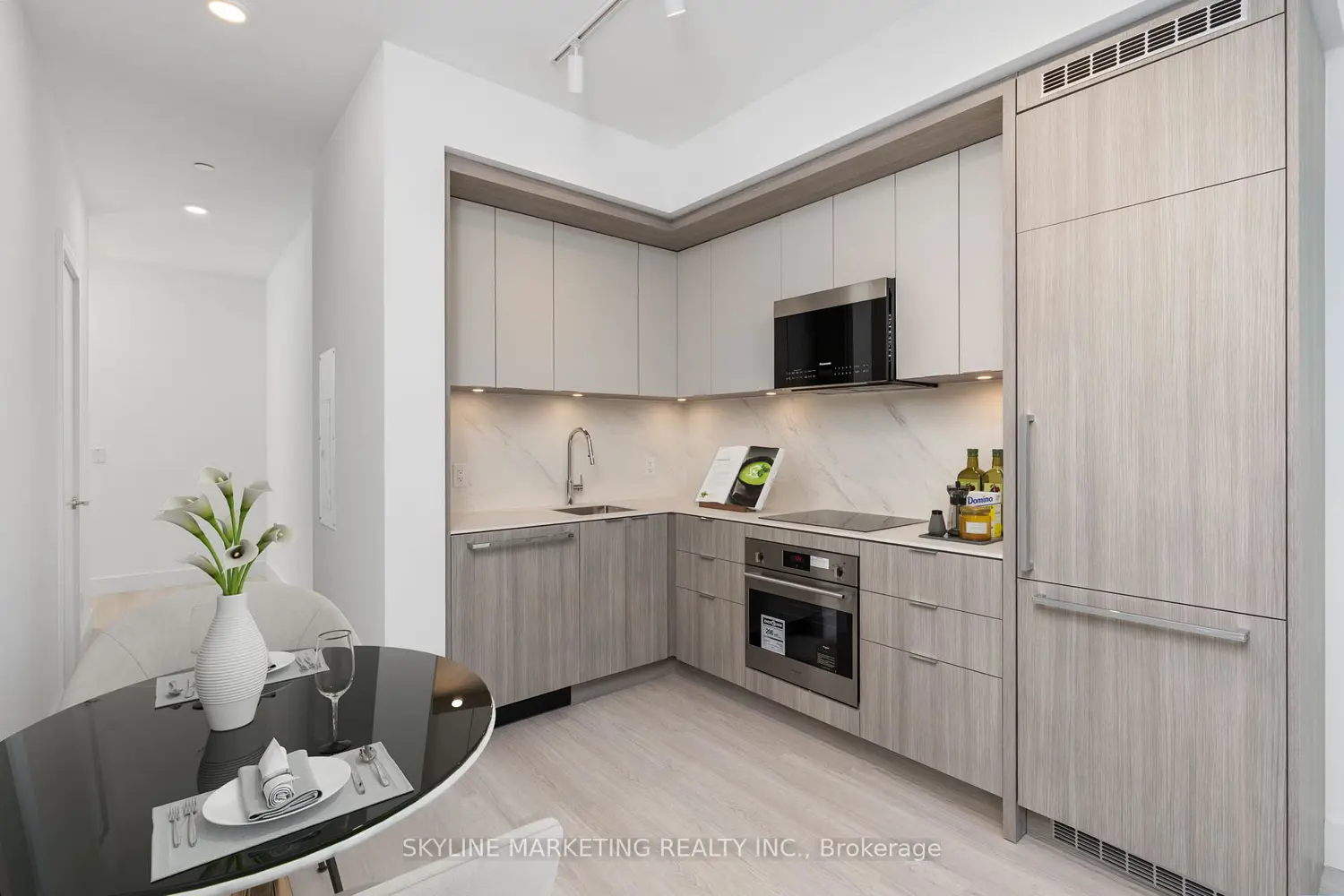 6 Greenbriar Road 210 photo 2