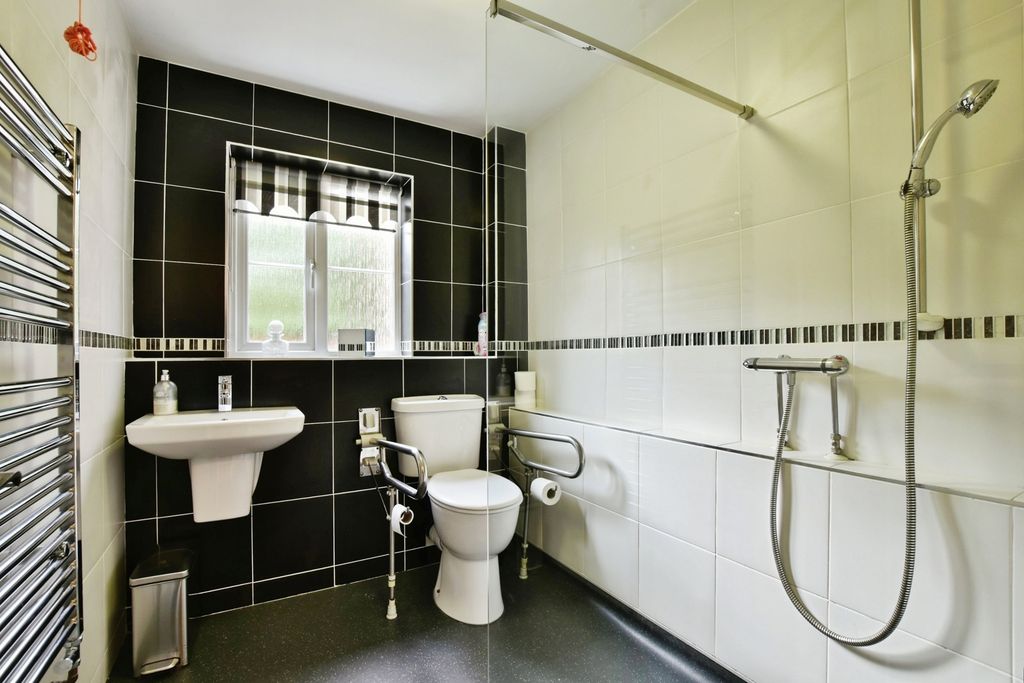 Additional image 9 of 2 bed flat for saleWoodacres Court, Wilmslow, Cheshire SK9
