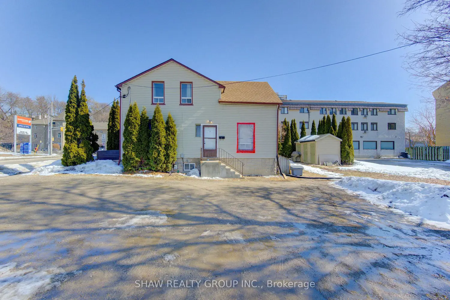 11 Simcoe Street