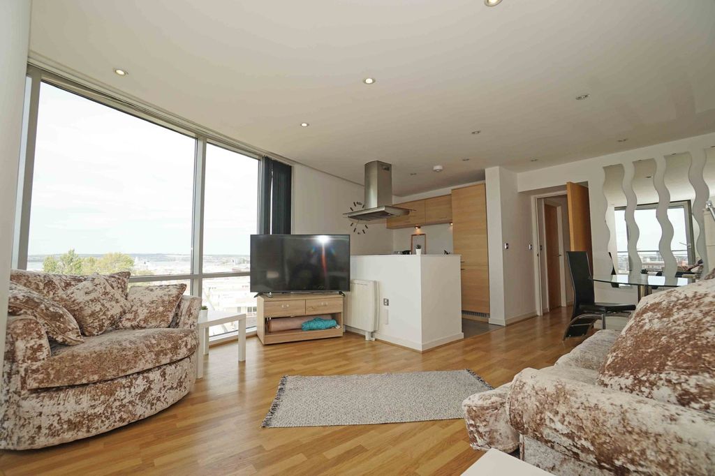 Additional image 7 of 2 bed flat for saleAdmiralty Tower, Portsmouth PO1