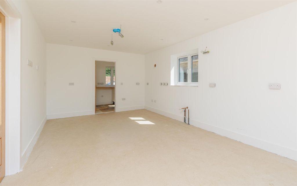 Additional image 7 of 5 bed property for saleBlackwater, Isle Of Wight PO30