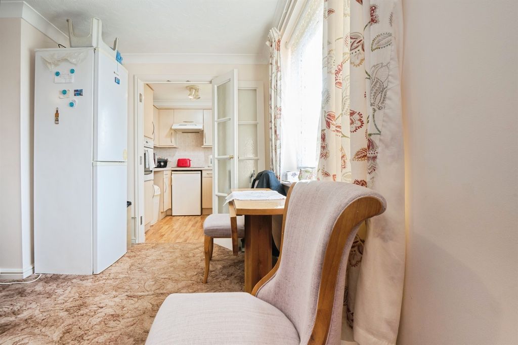 Additional image 10 of 1 bed flat for saleOakley Road, Southampton SO16