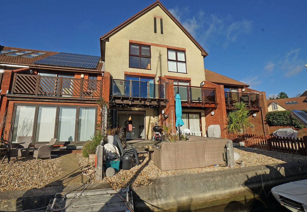 Additional image 12 of 3 bed town house for saleNewlyn Way, Port Solent PO6