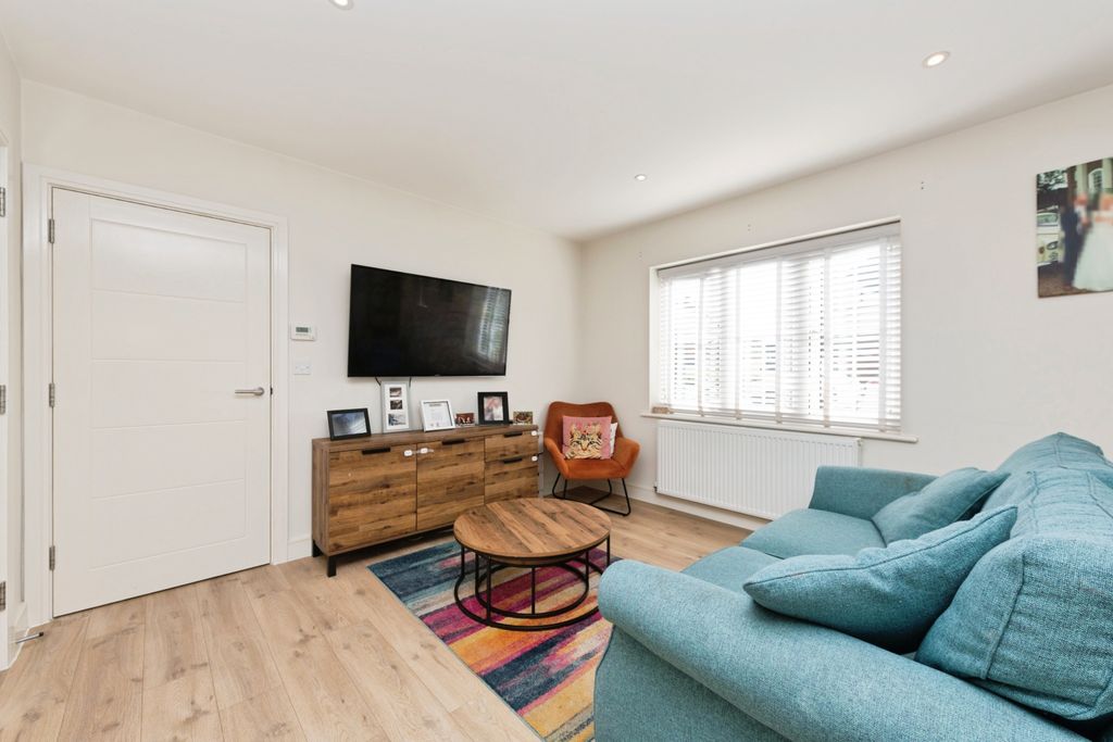 Additional image 7 of 2 bed flat for saleGatehouse Close, Ashford TW15