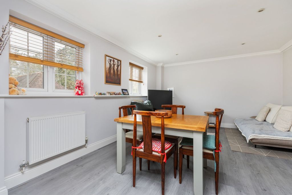 2 bed maisonette for saleShepherds Lane, Compton SO21 photo 4