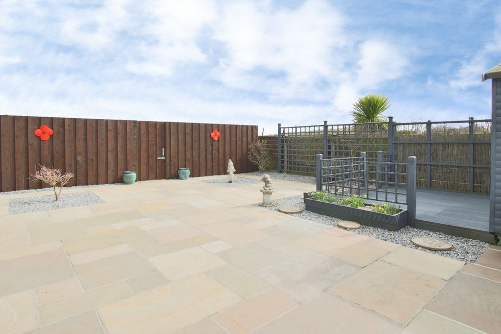 Additional image 15 of 2 bed semi-detached bungalow for saleOak Avenue, Withernsea, East Riding Of Yorkshire HU19