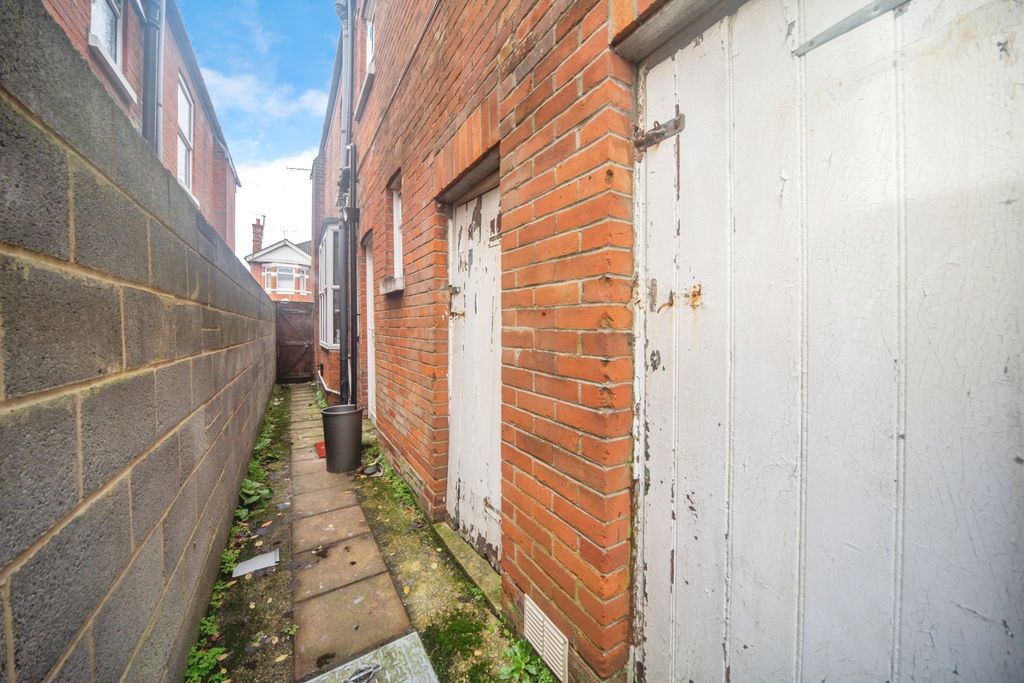 Additional image 23 of 4 bed semi-detached house for saleDevonshire Road, Southampton SO15