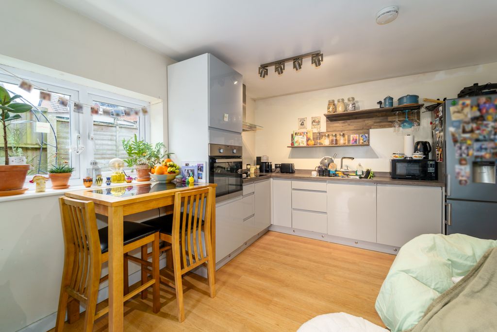 Additional image 30 of 6 bed detached bungalow for saleFeltham Hill Road, Ashford TW15