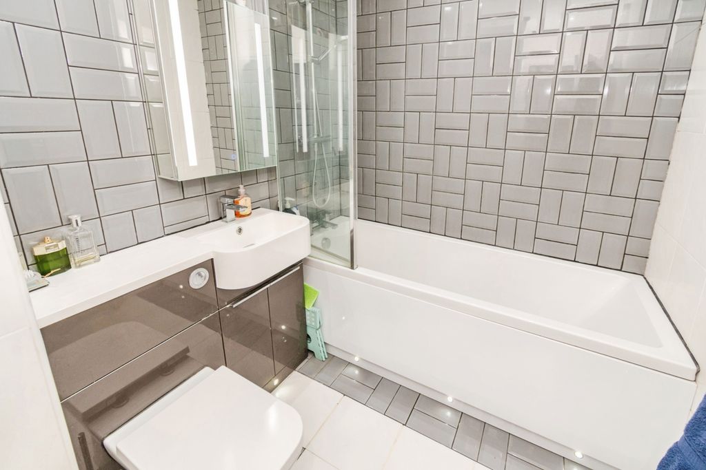 Additional image 10 of 2 bed flat for saleRoberts Road, Southampton, Hampshire SO15