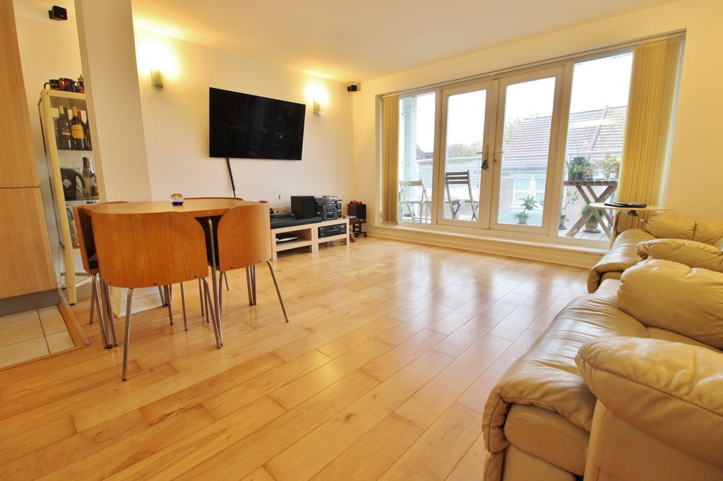 Additional image 8 of 2 bed flat for saleElm Grove, Southsea PO5