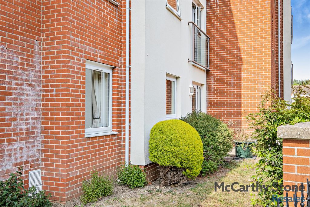 Additional image 7 of 1 bed flat for sale3 Medina Court, Old Westminster Lane, Newport, Isle Of Wight PO30