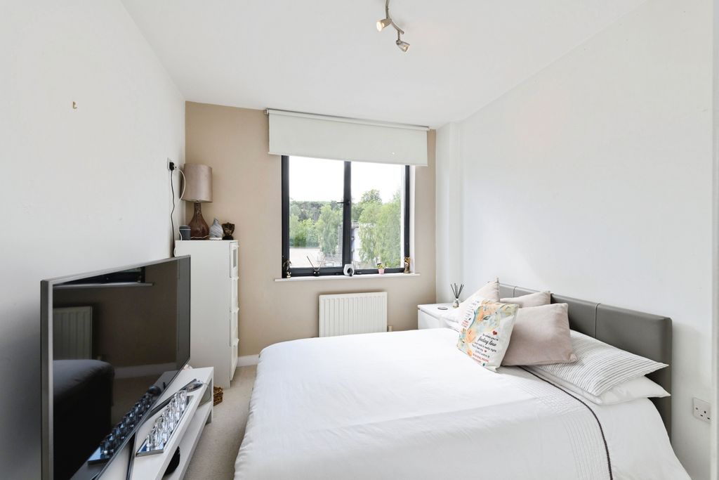 Additional image 5 of 2 bed flat for saleGodstone Road, Whyteleafe CR3