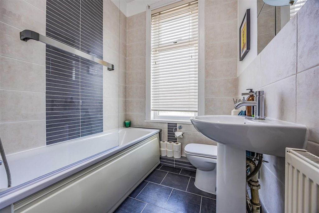 Additional image 10 of 1 bed flat for saleOrchard Road, Southsea PO4
