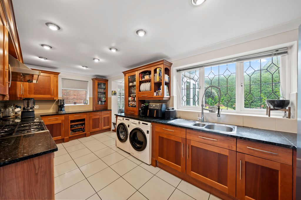 Additional image 7 of 4 bed detached house for saleCleveland Gardens, Worcester Park KT4