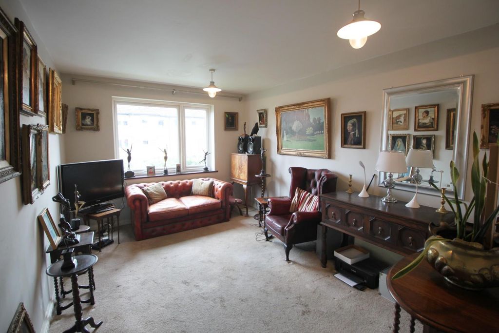 Additional image 2 of 2 bed flat for saleGrosvenor Road, Southampton SO17