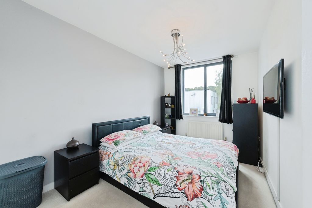 Additional image 7 of 2 bed flat for saleGodstone Road, Whyteleafe CR3