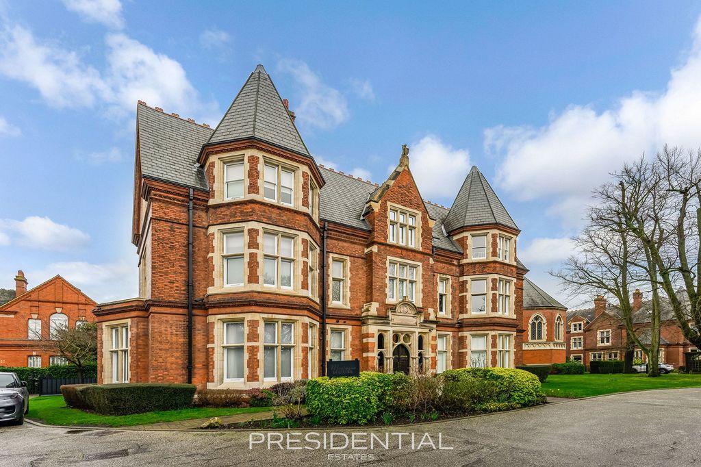 3 bed flat for saleRegents Drive, Montague House Regents Drive IG8