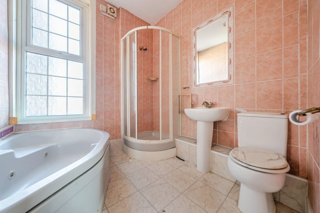 Additional image 8 of 3 bed flat for saleWaveley Court, Waverley Grove, Southsea, Hampshire PO4