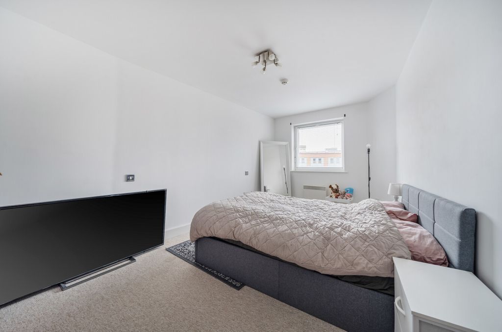 Additional image 10 of 2 bed flat for saleThe Canalside, Gunwharf Quays, Portsmouth, Hampshire PO1