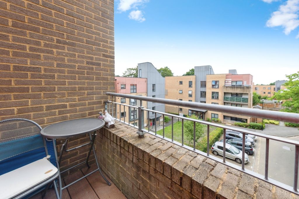 2 bed flat for saleMansfield Park Street, Southampton, Hampshire SO18