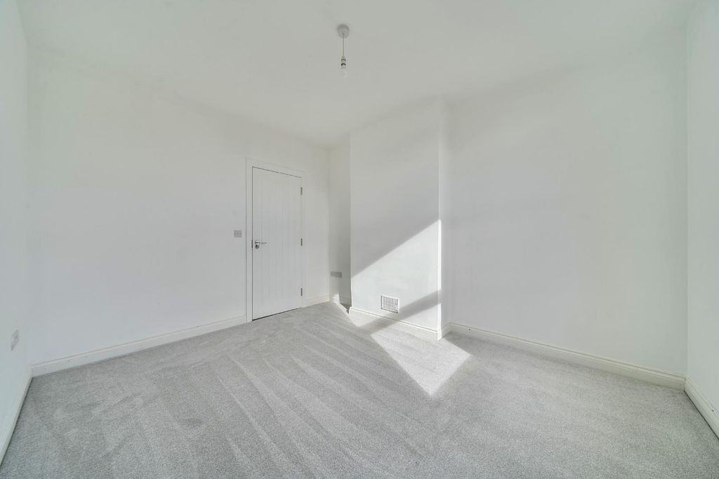 Additional image 7 of 2 bed flat for saleCopnor Road, Portsmouth PO3