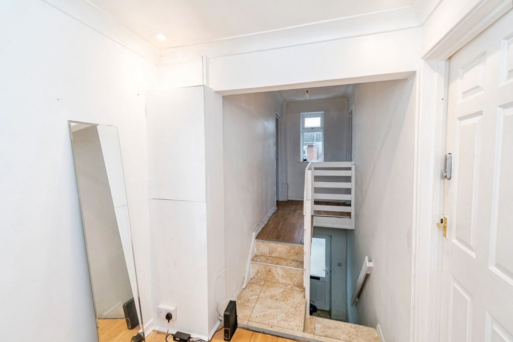 Additional image 11 of 3 bed maisonette for saleWaverley Road, Southampton, Hampshire SO15