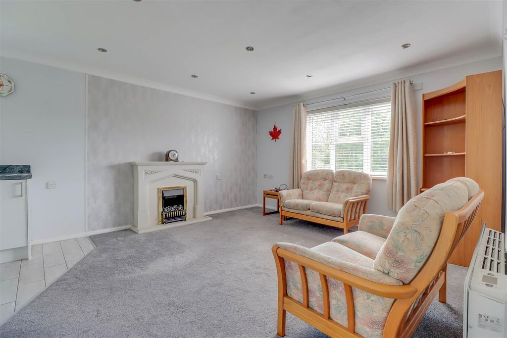2 bed flat for saleStilemans, Wickford SS11