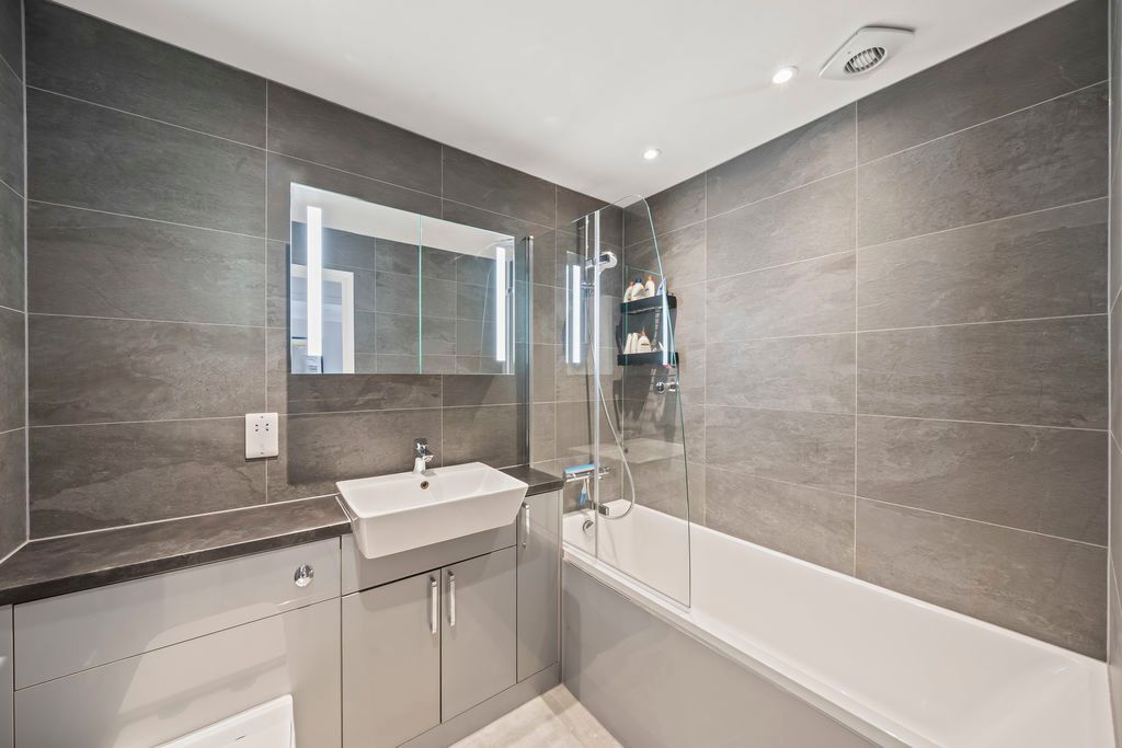 Additional image 13 of 2 bed flat for saleThe Avenue, Worcester Park KT4