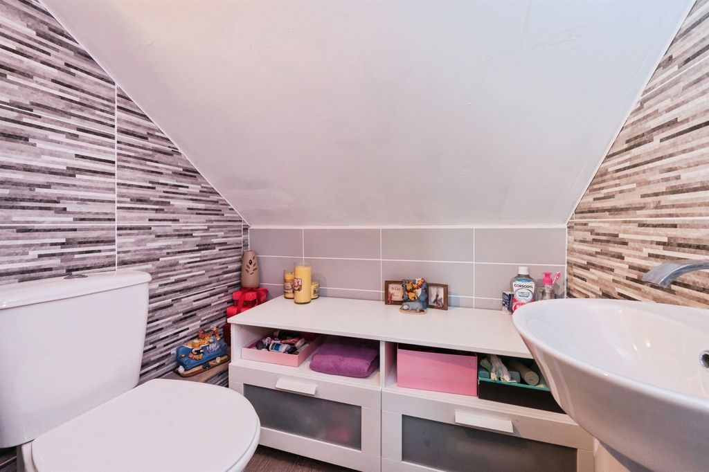 Additional image 12 of 4 bed bungalow for saleTemple Gardens, Southampton SO19
