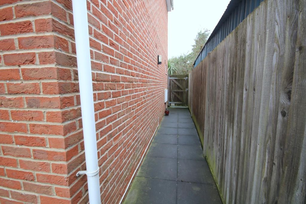 Additional image 17 of 3 bed end terrace house for saleRowan Close, Ashford TW15