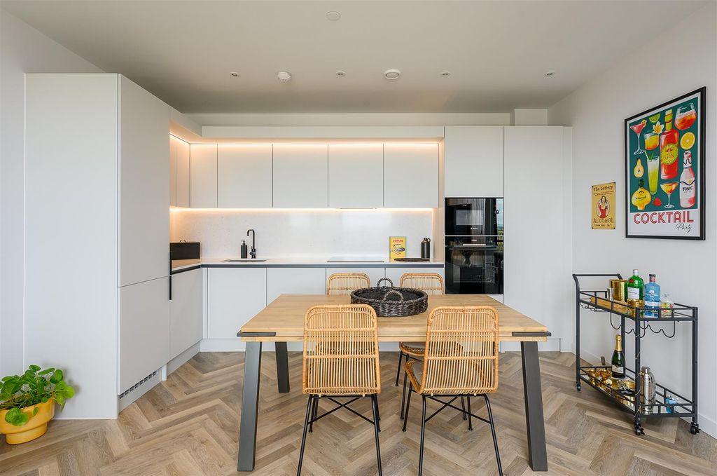 Additional image 3 of 3 bed flat for salePenthouse, The Cocoa Works, Haxby Road, York YO31
