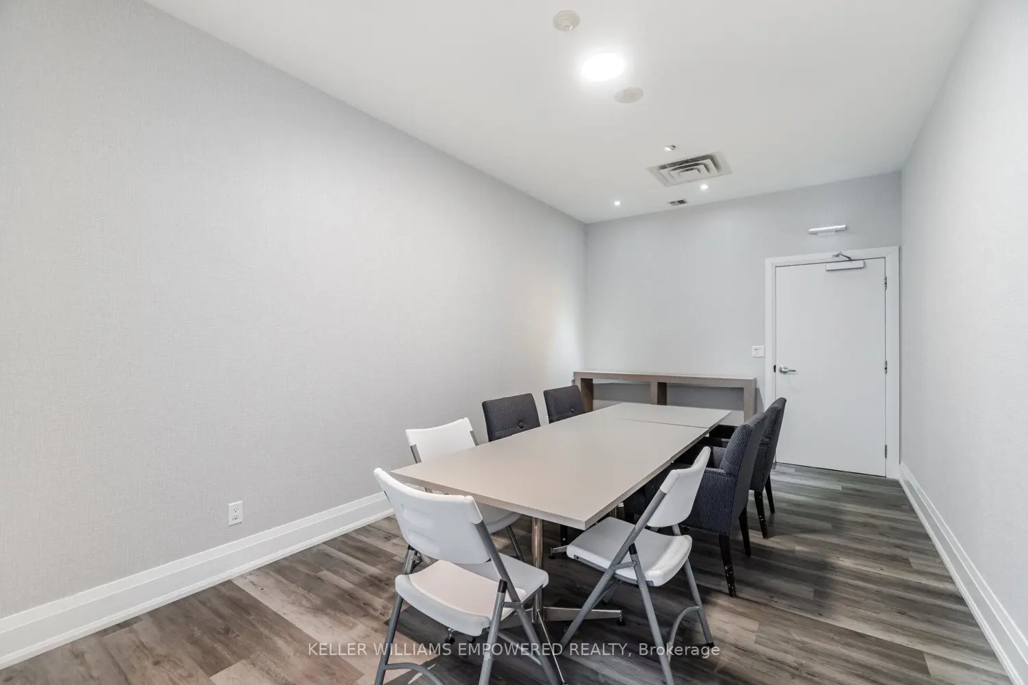 Additional image 15 of 2088 Lawrence Avenue 410
